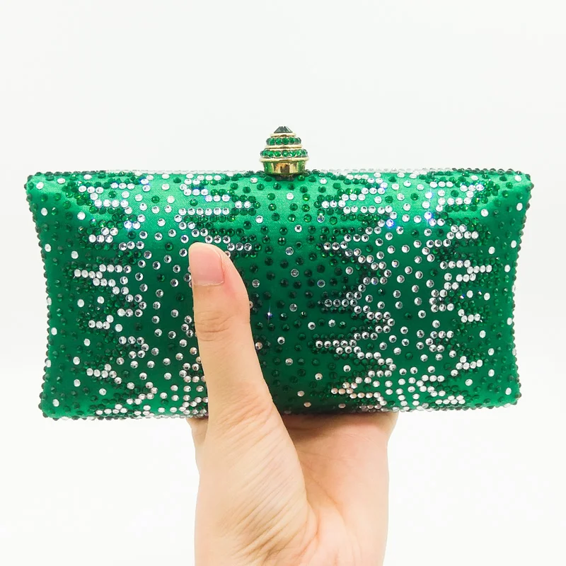 Женский вечерний клатч с двойным цветком изумрудно зеленый кристаллами Сумочка