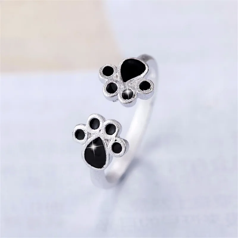 Кольцо женское регулируемое с двумя кошачьими лапками и эпоксидной краской |