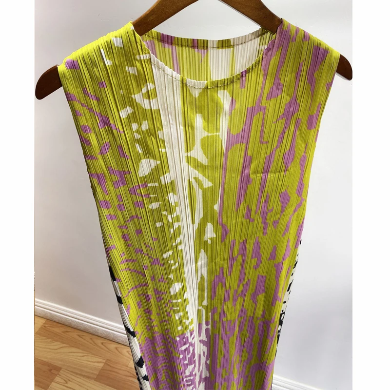

LANMREM 2021 Summer new printed pleated dresses famale sleeveless round collar vent hem women's clothes elastic fashion