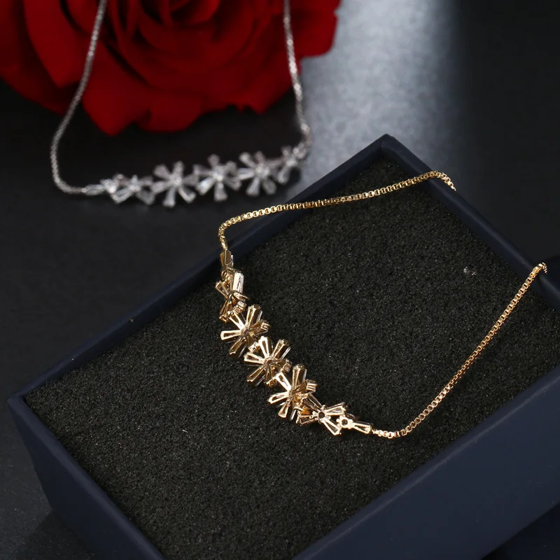 Браслет женский с цветами и фианитами в минималистичном стиле|Цепочки браслеты| |