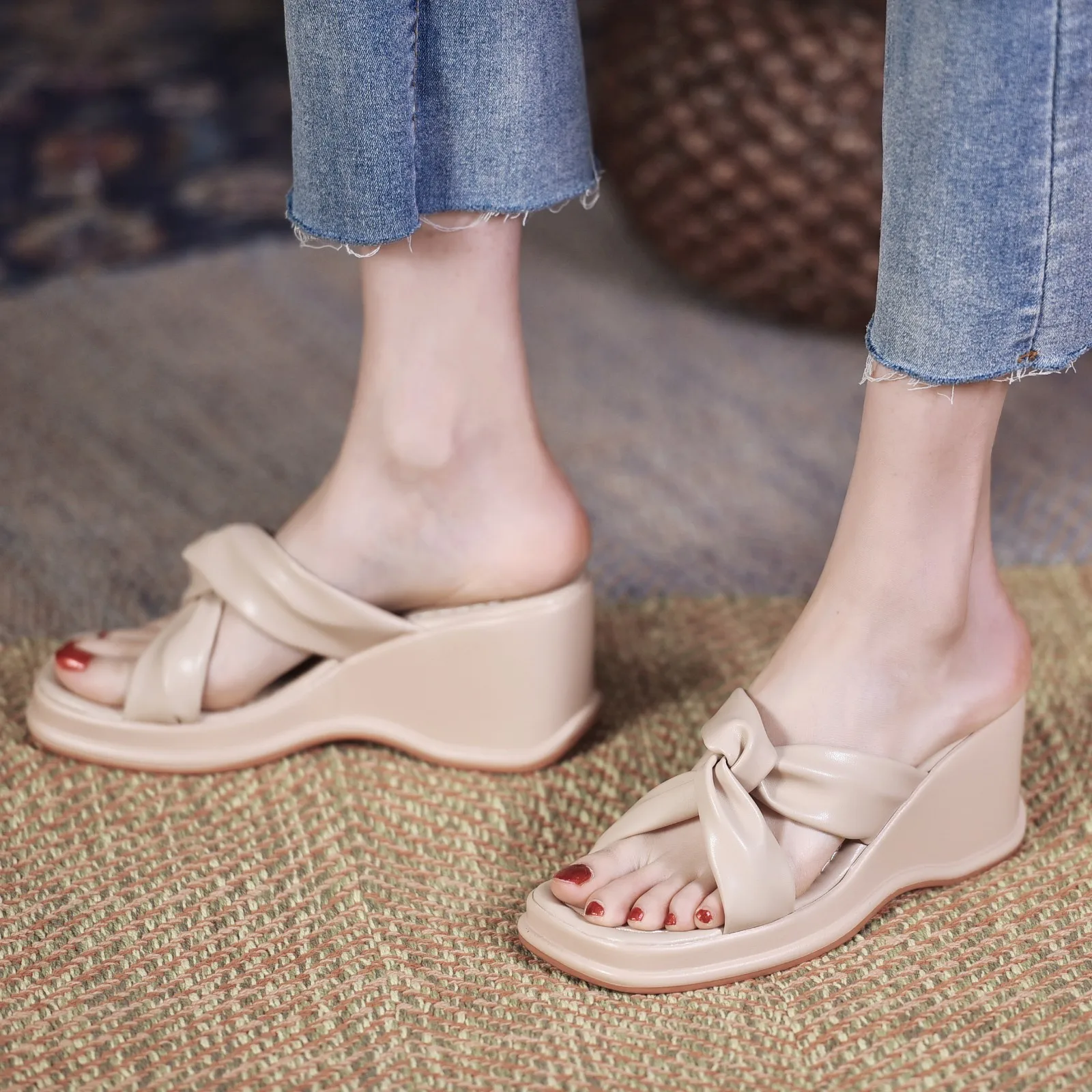 

Female Shoes Square Toe Ladies' Slippers On A Wedge Platform Luxury Slides Low 2021 Soft Designer Scandals Fashion Basic PU Rome