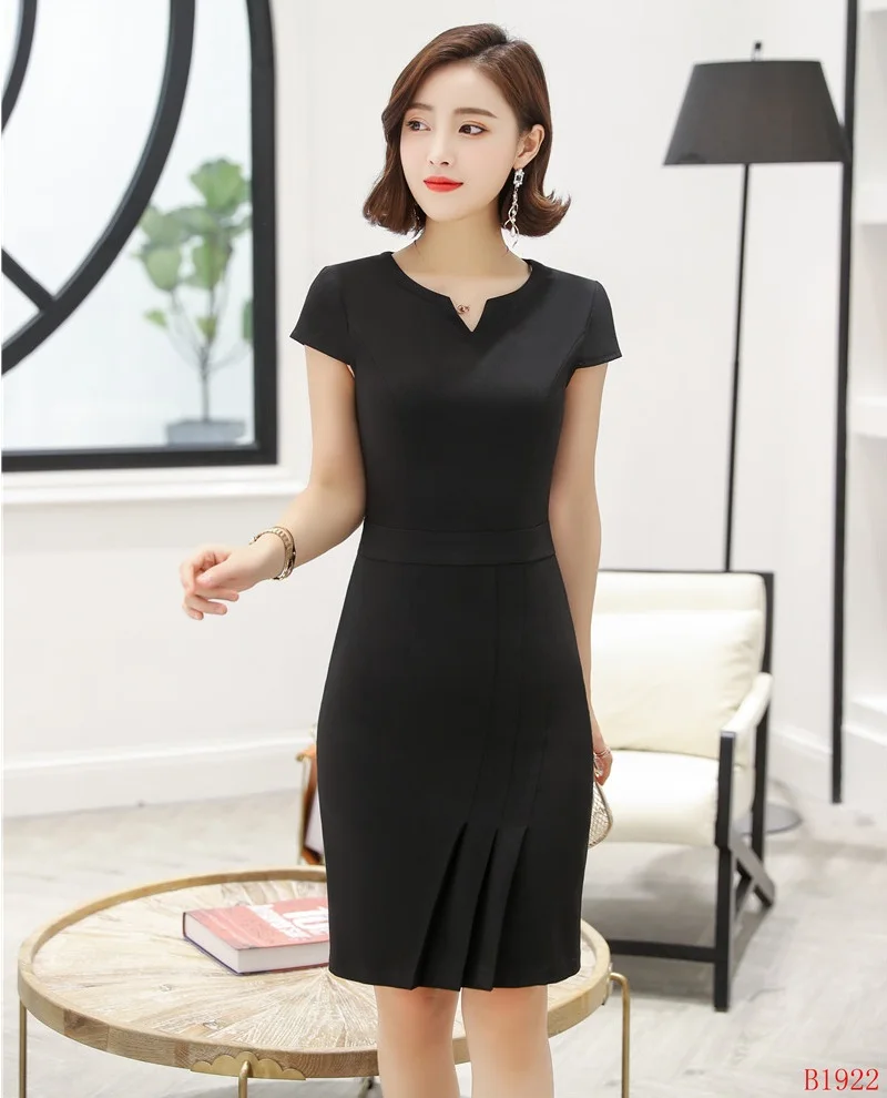 Женское офисное платье с коротким рукавом зеленое облегающее в офисном стиле