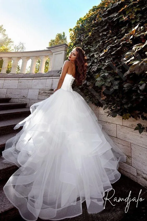 

Glamorous Wedding Dresses 2021 Ball Gown Puffy Sweetheart Ruffles Tiered Tulle Bridal Gowns Bride Vestidos De Novia Custom Make
