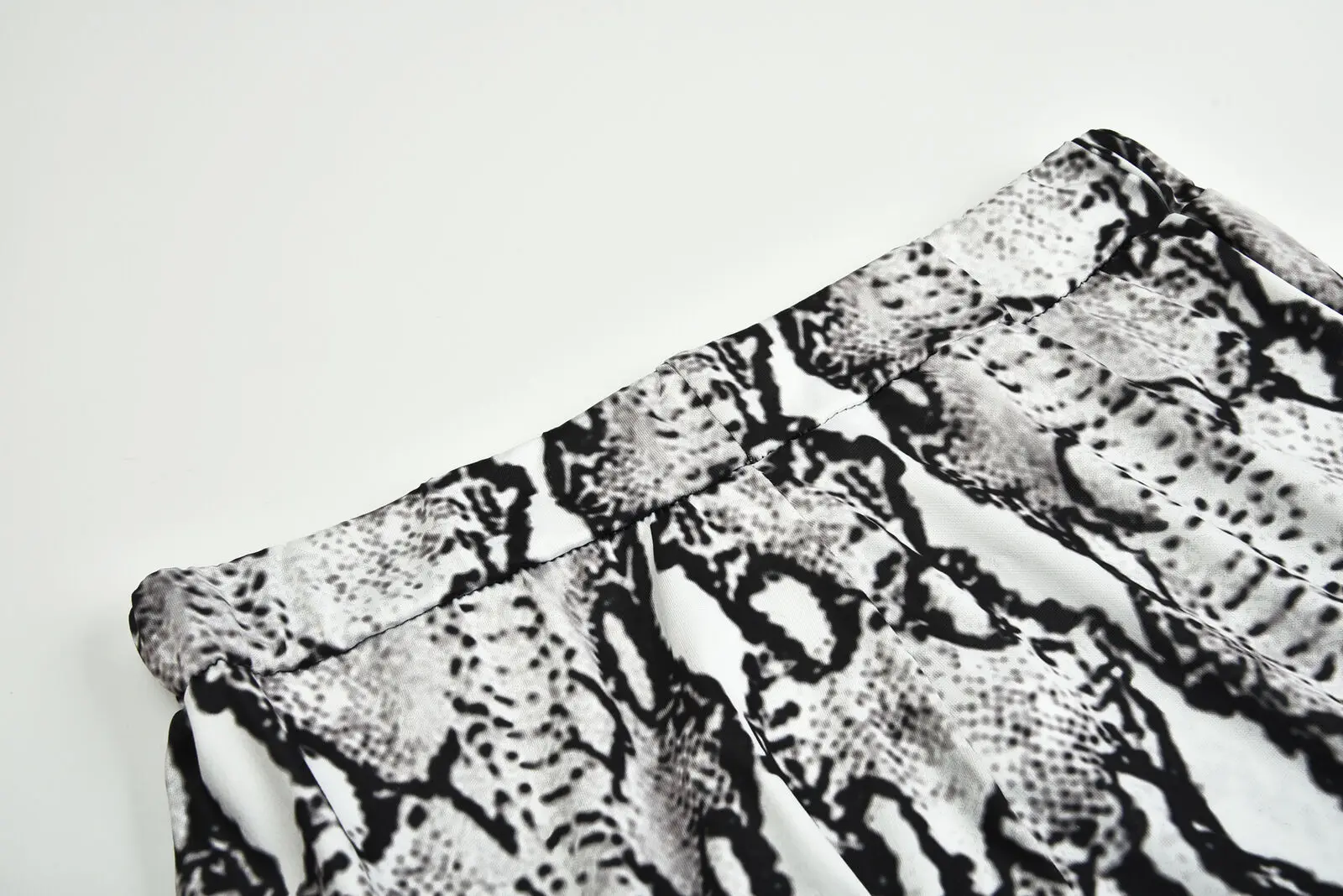 Осенние новые модные женские повседневные широкие брюки со змеиным принтом клеш