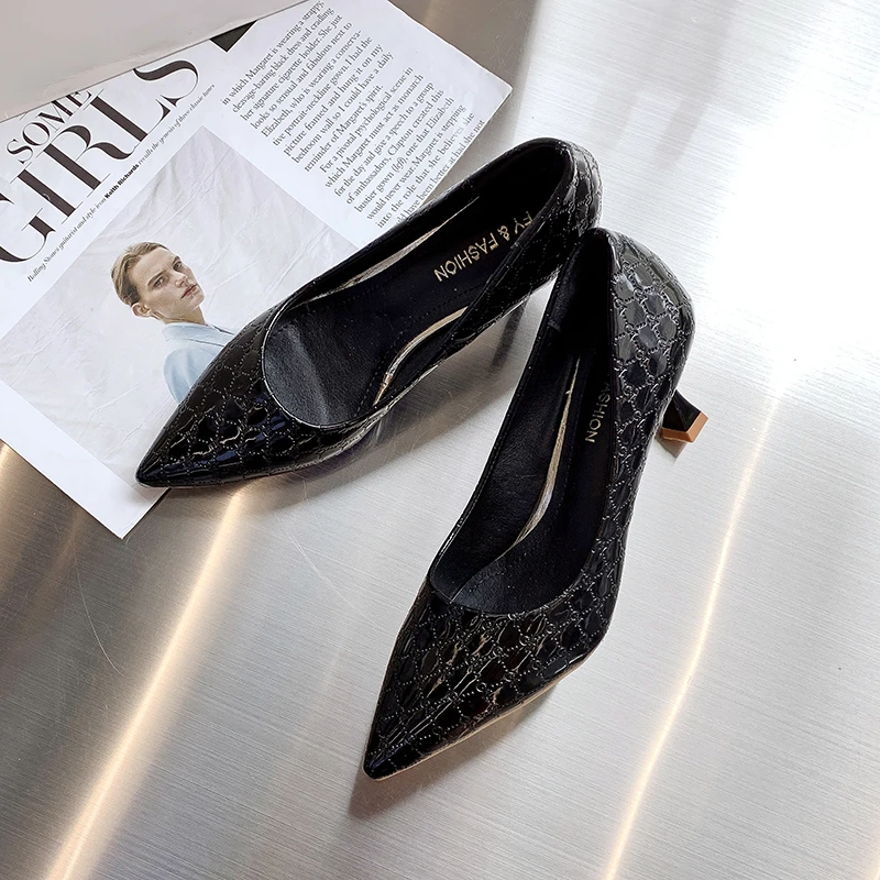 Туфли-лодочки Женские однотонные на высоком каблуке 6 см с острым носком и