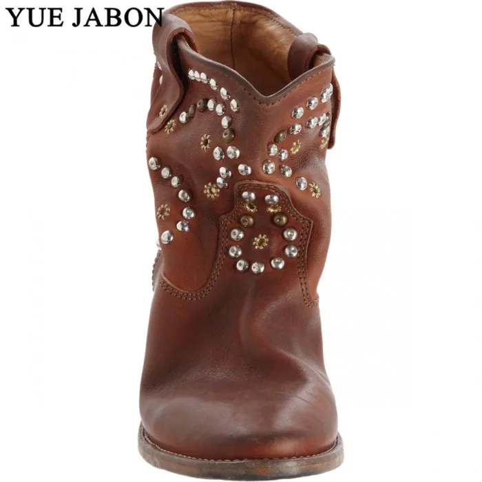 Ботильоны из натуральной кожи на танкетке полусапожки Челси с заклепками