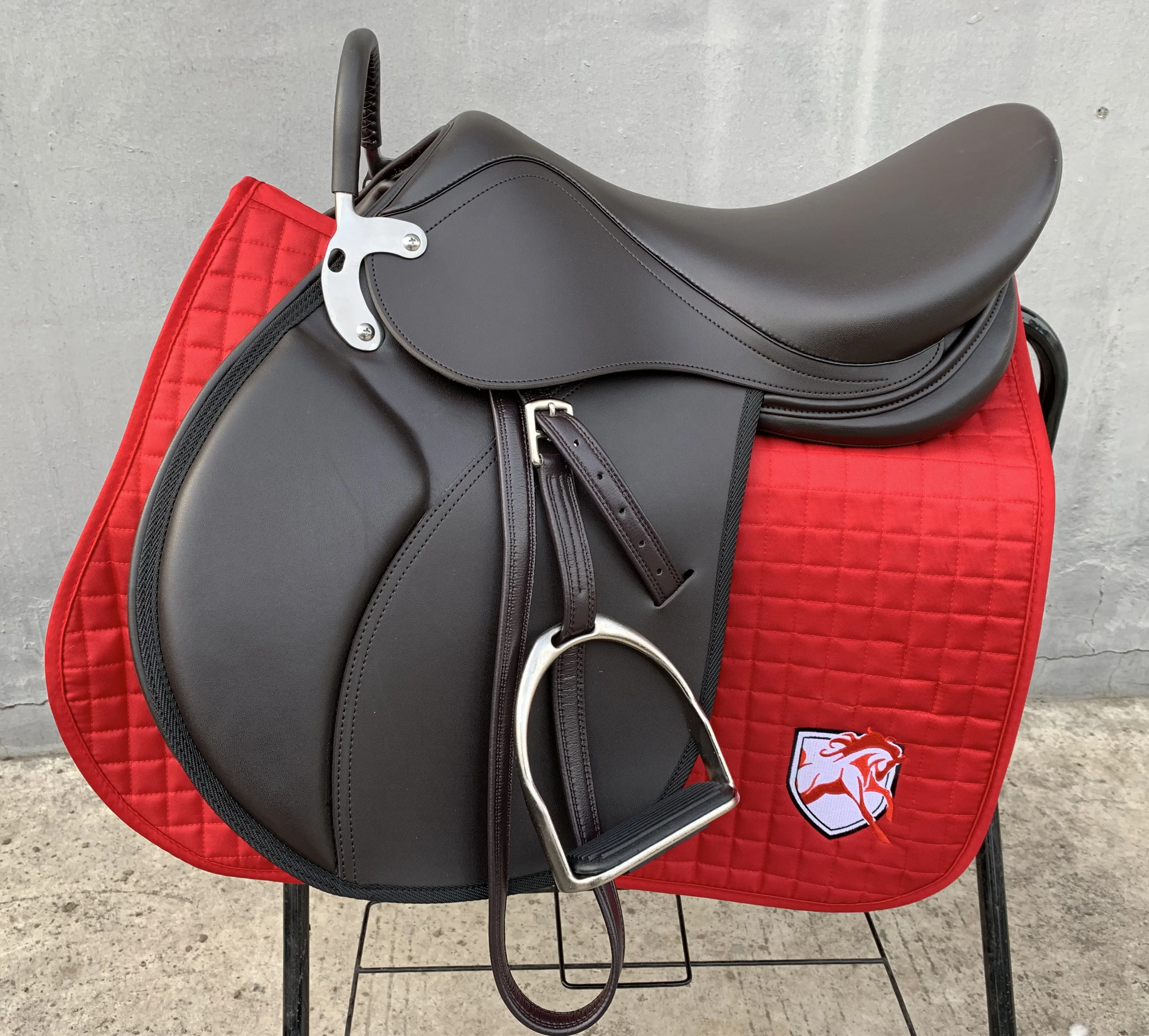 Horse Riding Saddle Pad Horseback Equipments Genuine Leather Integrated Saddle Real Cow Hide Rider Set Mouth Bit Halter Strap