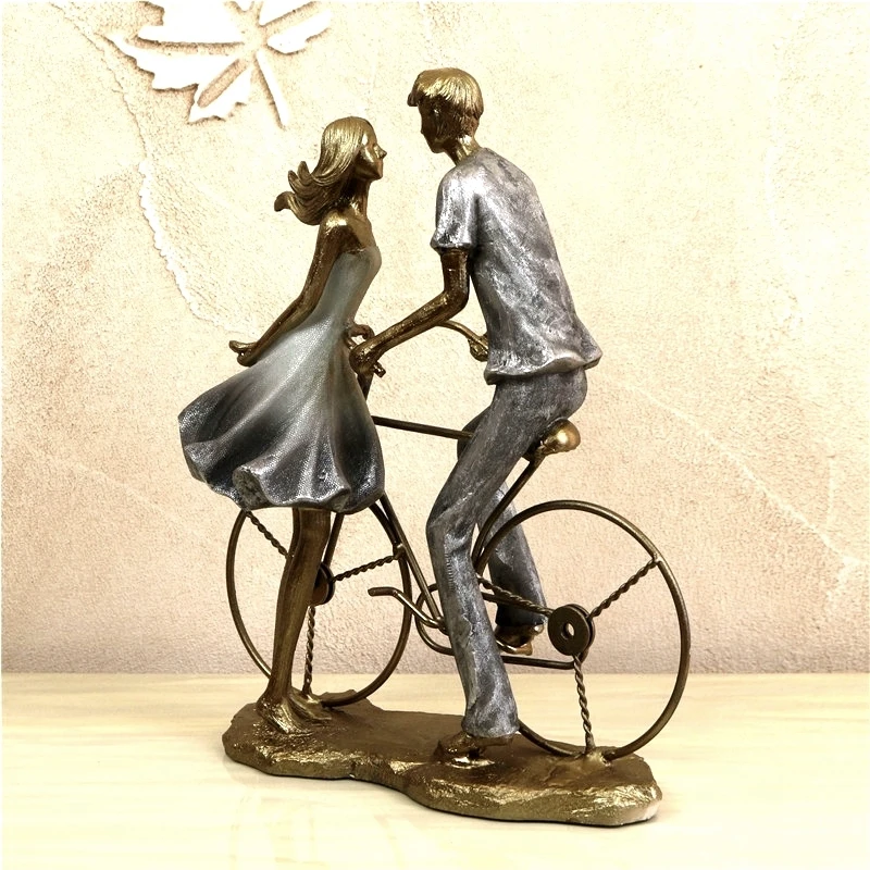 

Romantic Bike Lovers Figurine Handmade Campus Engagement Couple Statue Valentine's Day Decor Wedding Craft Love Ornament