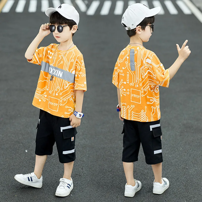 

2021 Boys Thin Suit, Big Kids Printed Reflective Short Sleeve T-shirt and Shorts Two-piece Set