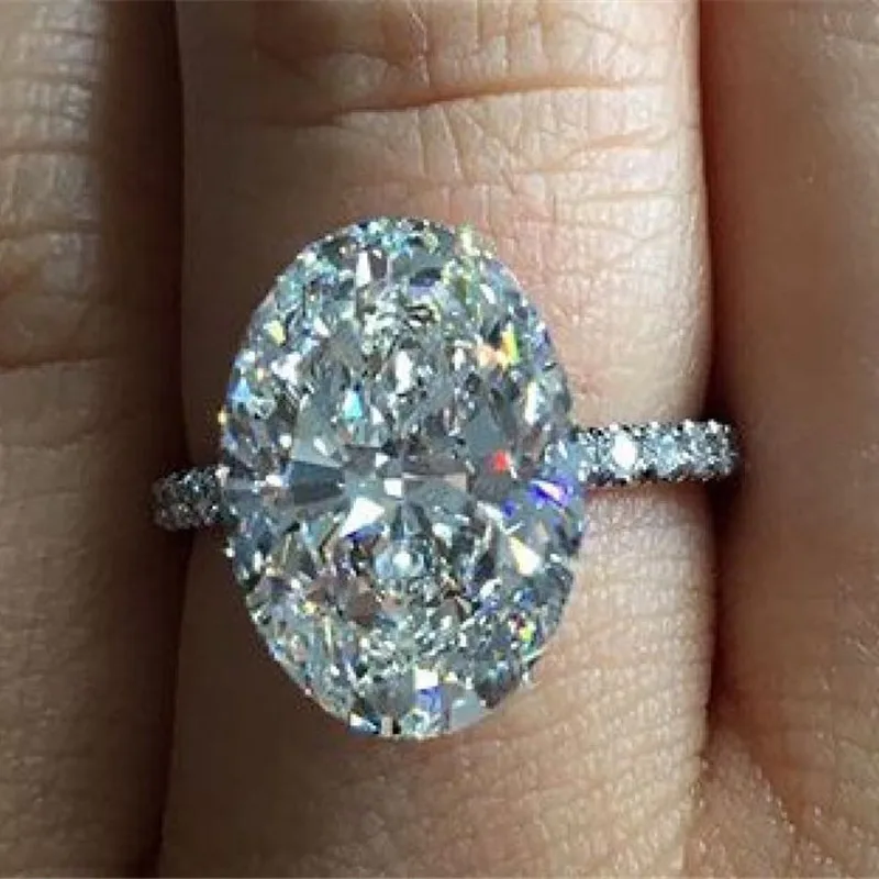 Милое женское большое овальное кольцо на палец модное серебряное с кристаллами