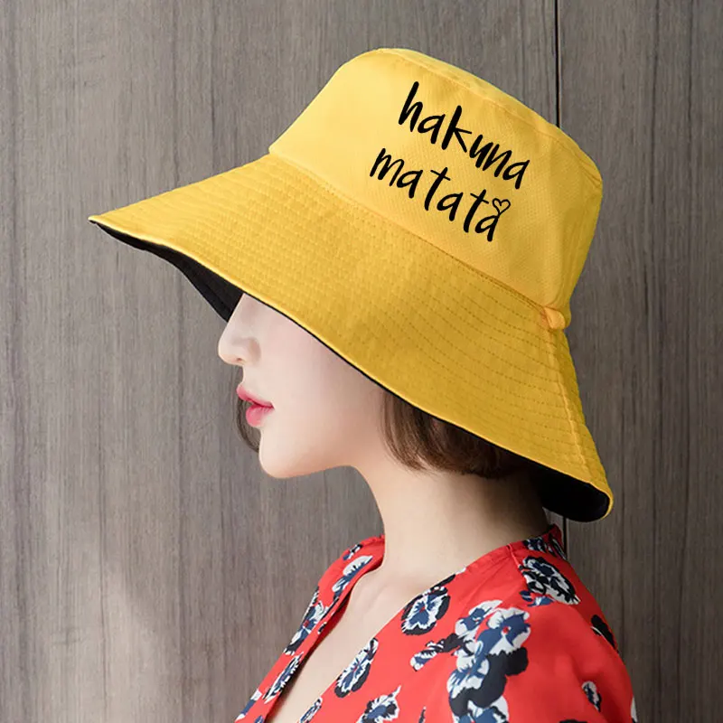 Женская летняя рыбацкая шляпа с широкими полями и защитой от УФ-лучей "Hakuna Matata".