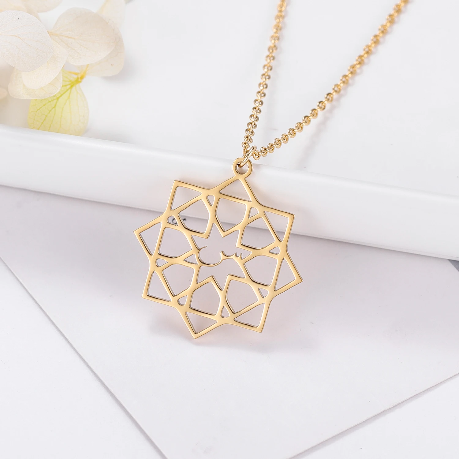 Ожерелье с арабской табличкой геометрическим рисунком | Украшения и аксессуары