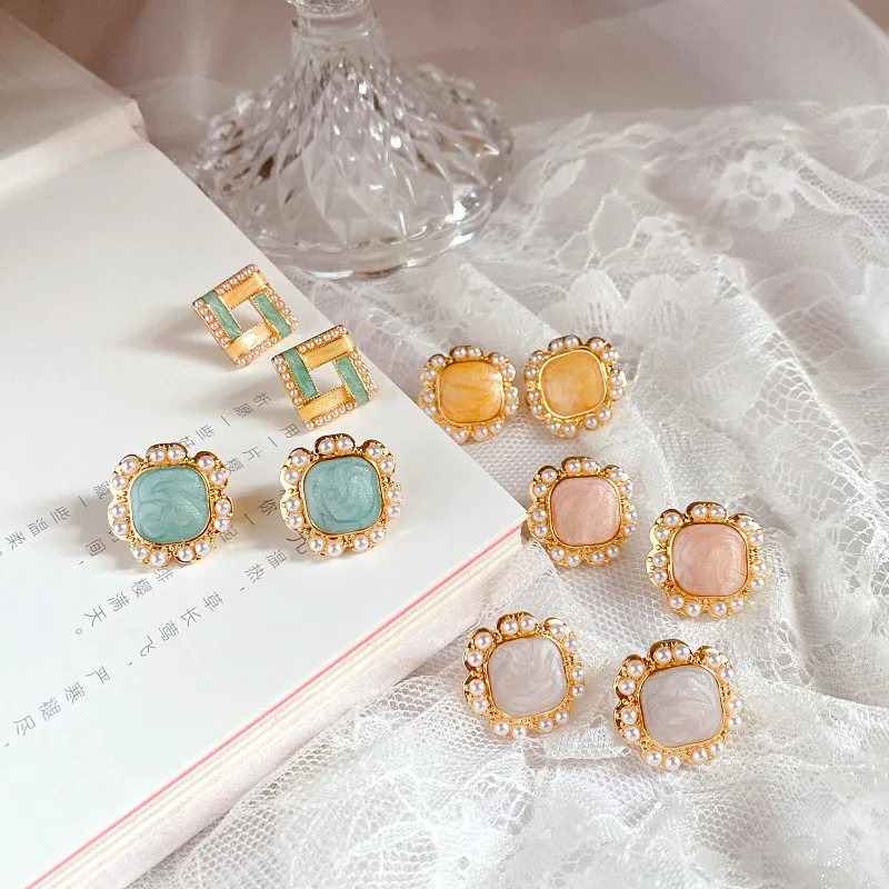 

Женские серьги-гвоздики из серебра 2021 пробы