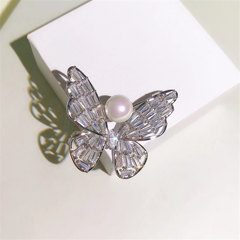 Luxury Crystal Butterfly Brooch White Rhinestone Brooches Pins Wedding Bouquet Broaches Insect Pin Jewelry Broches Women Gifts