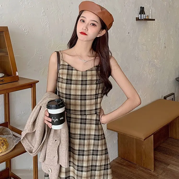 

2021 summer new French retro temperament sexy suspender skirt Korean loose and thin suspender Plaid Dress