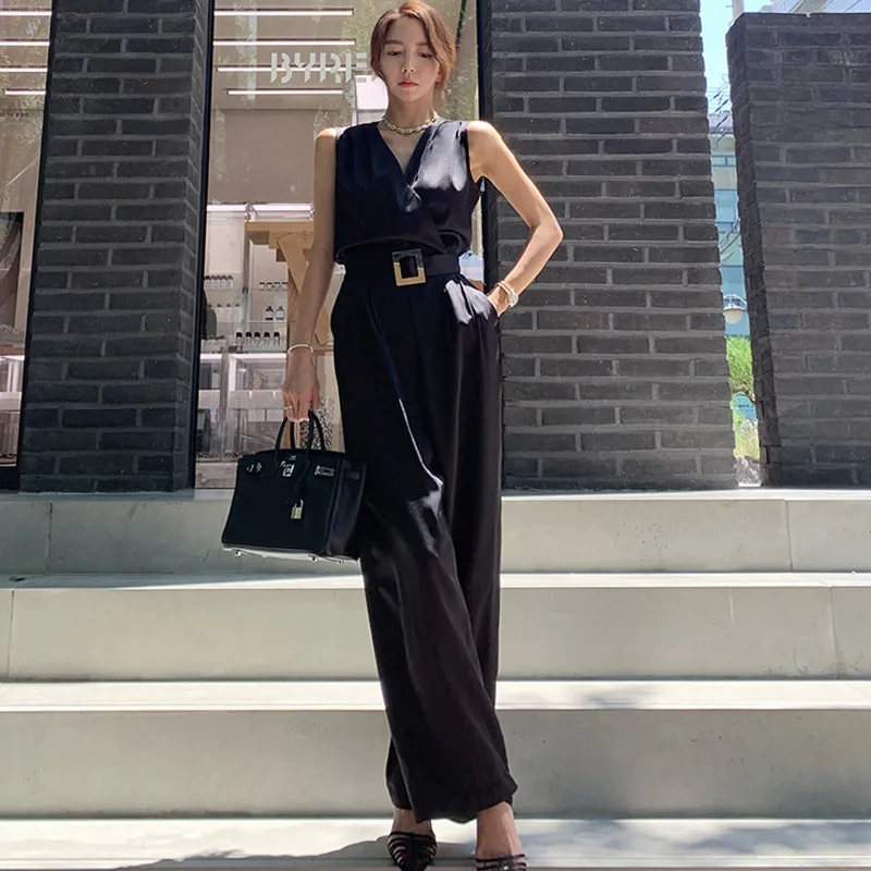 Летний женский комбинезон с v образным вырезом элегантный поясом и широкими