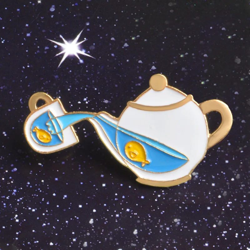 

Teapot Fish Tea Cup enamel Brooch Cartoon Goldfish Travel lapel pin Needle Shirt Jacket Animal Icon Child Badge Gifts Ornament