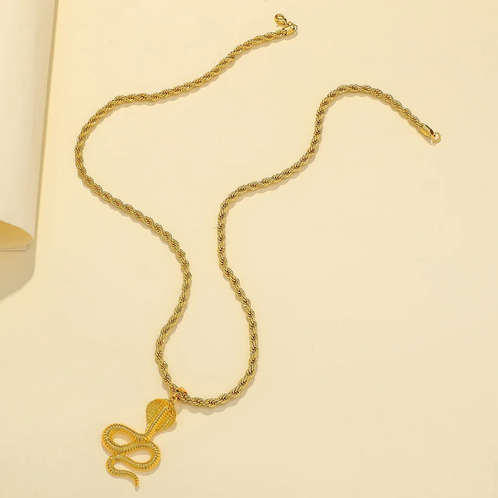 

Choker On The Neck Men's Twist Chain Exaggerated Metal Cobra Pendant Hip Hop Long Necklace For Women Gothic Chain Jewely