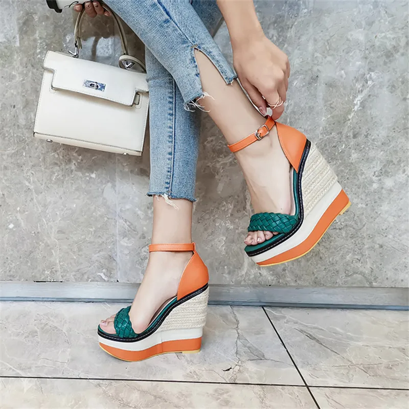 Передний и задний ремешок с открытым носком ремешком на щиколотке