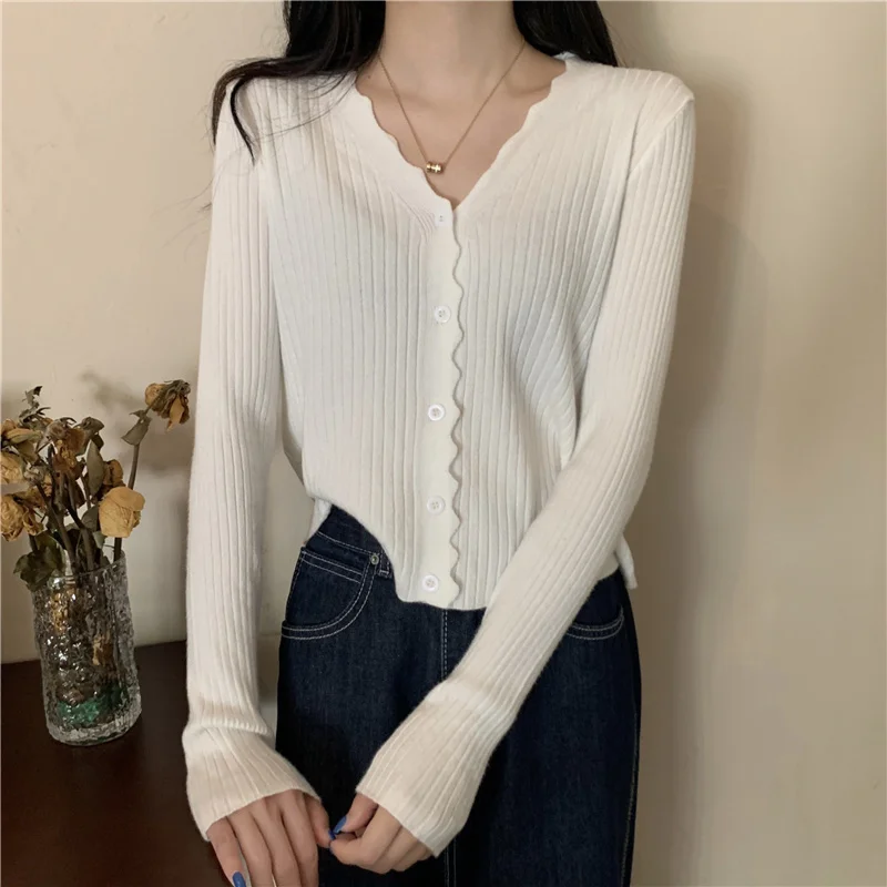 Early autumn Korean top new design sense short women's knitted cardigan lazy style V-Neck long sleeve sweater coat |