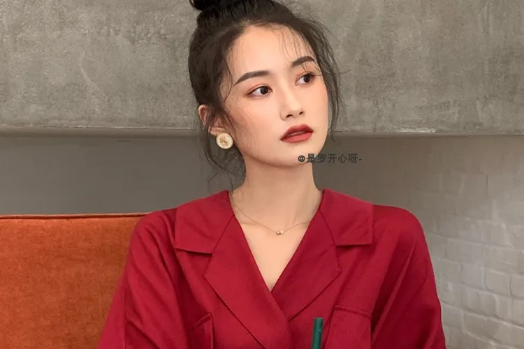 Korean New 925 Silver Pin Retro ins Round Abstract Portrait Stud Earring Female Jewelry for Women Girls Gift