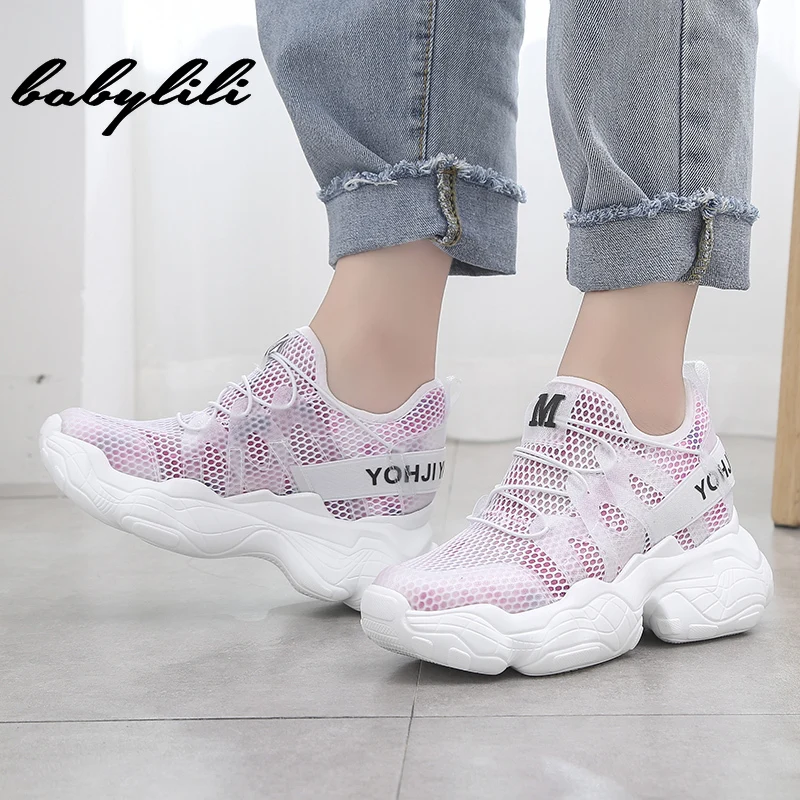 Женские белые кроссовки на платформе удобные дышащие сетчатые плоской подошве