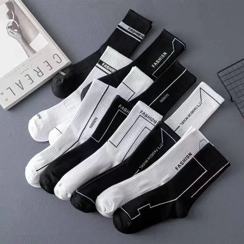 Socks men's stockings Street cotton men's trendy socks simple black and white medium tube socks ins four seasons sports socks
