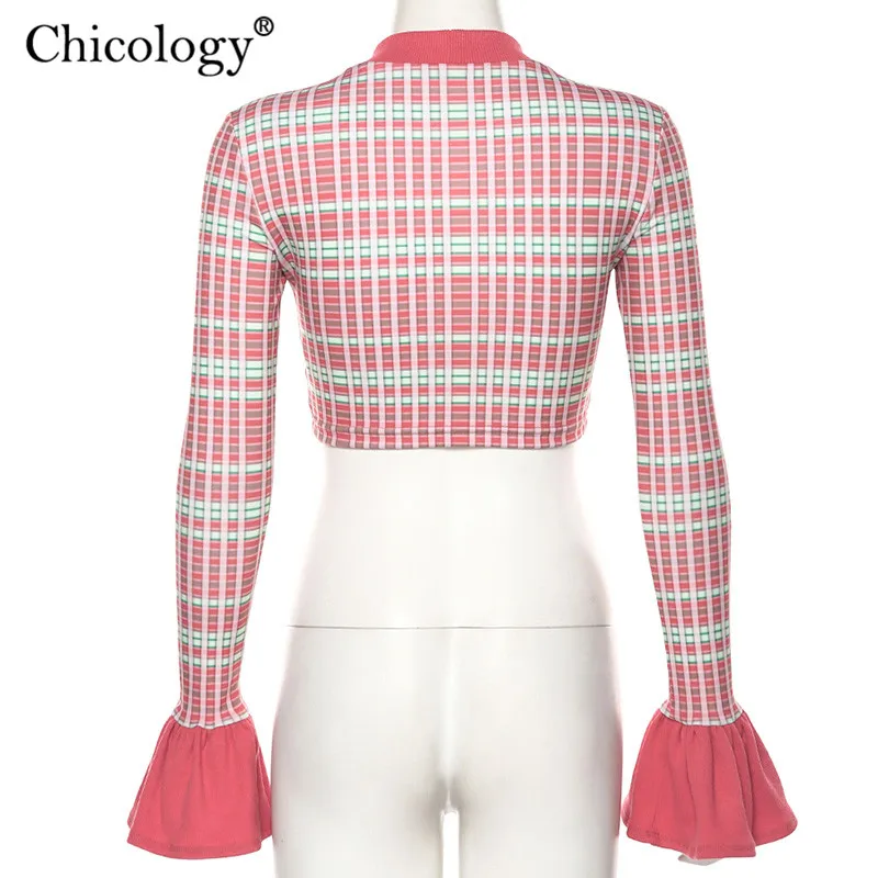 Женская укороченная футболка Chicology розовая клетчатая с длинным рукавом в стиле