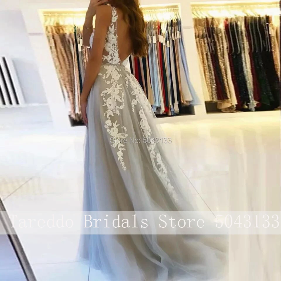 Серебристо-серое свадебное платье с V-образным вырезом и аппликацией цвета