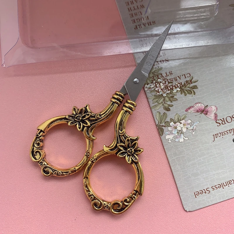 

1Pcs Vintage Scissor Sewing Tool Tailor Handicraft Embroidery Fabric European Retro classic Antique Craft Tailors Scissors