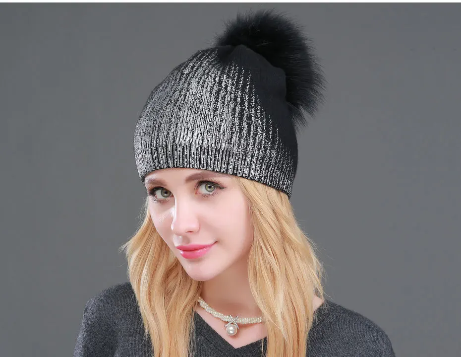 Wuaumx женские зимние шапки Skullies Beanies, шапка для женщин из натурального меха енота, вязаная шерстяная шапка с помпоном, шапка с серебристым и золотистым принтом