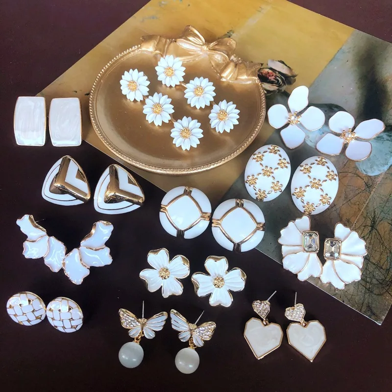 Женские серьги-капельки с овальной эмалью в винтажном стиле неровной геометрией