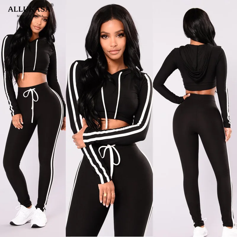 Обтягивающий спортивный костюм. Спортивный костюм женский обтягивающий. Спортивный костюм женский в обтяжку. Спортивный костюм женский облегающий. Девушка в спортивном костюме.