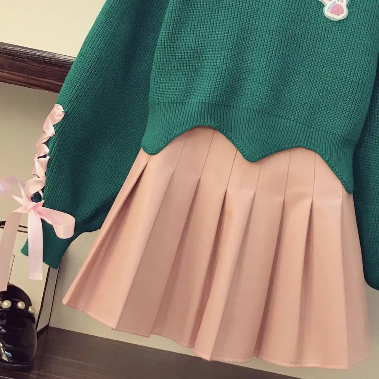 Осенний комплект с юбкой женский новый милый галстук короткий свитер буквенным