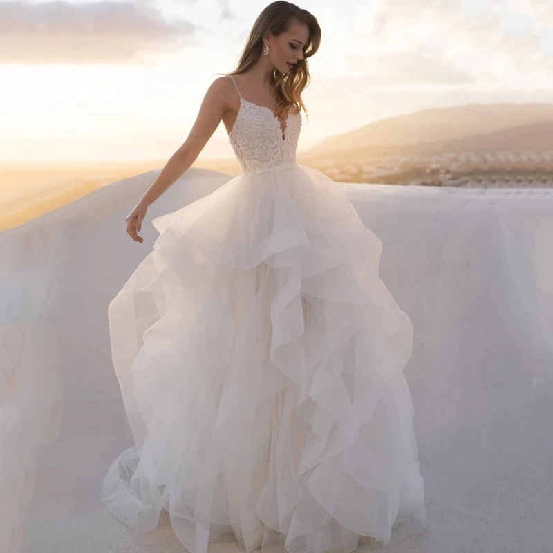 

Простое блестящее белое платье принцессы А-силуэта с V-образным вырезом длиной до пола свадебное платье 2022 со шлейфом и открытой спиной
