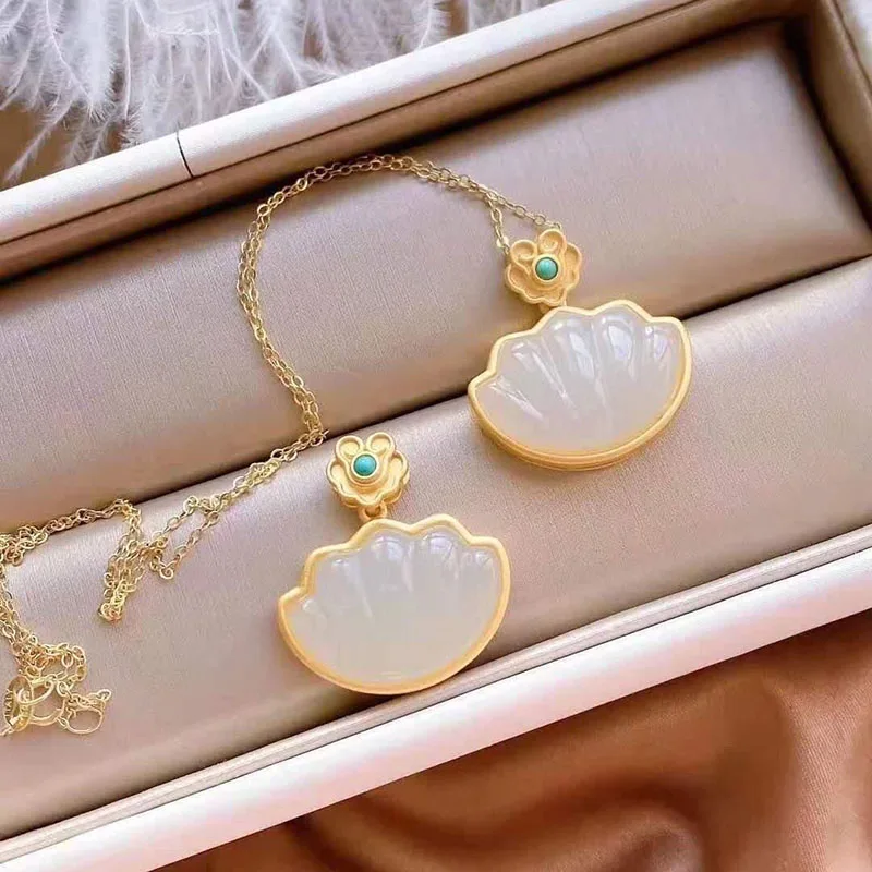 

New silver inlaid natural Hetian jade shell shape pendant necklace Chinese style retro art and elegant women's brand jewelry