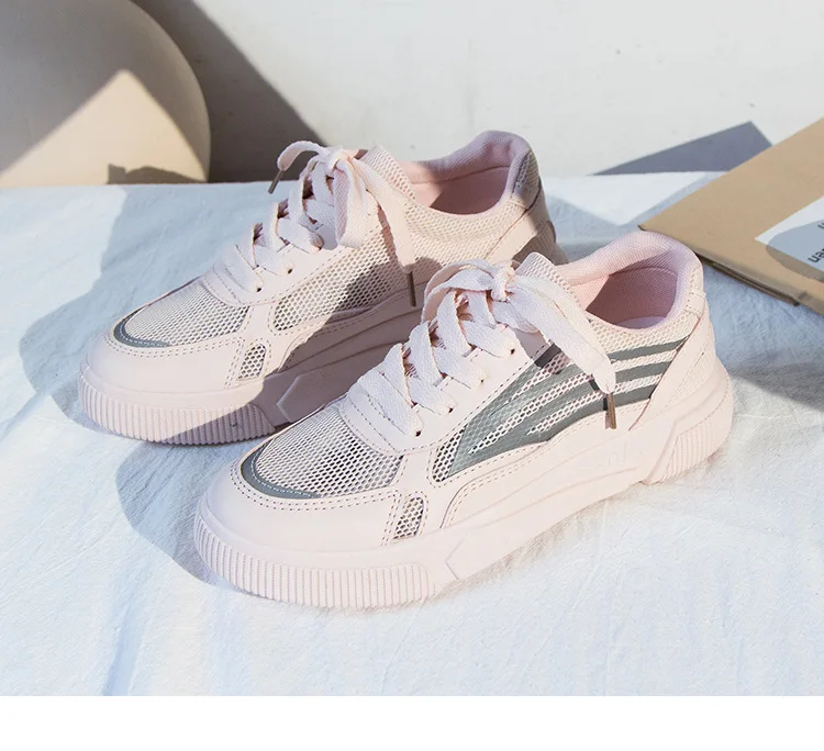 New Small White Shoes Women Breathable Reflective Stripe Shine Fashion Sneakers Ladies Casual Run Jogging Shoes Student Trainers