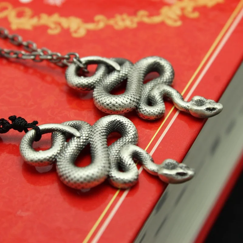 HelloLook 990 Pure Silver Animal Snake Pendant Gifts Punk Style Necklace Jewelry Accessories on переводится на русский язык следующим образом: Животное-змея из чистого серебра 990 HelloLook: подвеска, подарок, панк-стиль, ожерелье, ювелирные аксессуары.