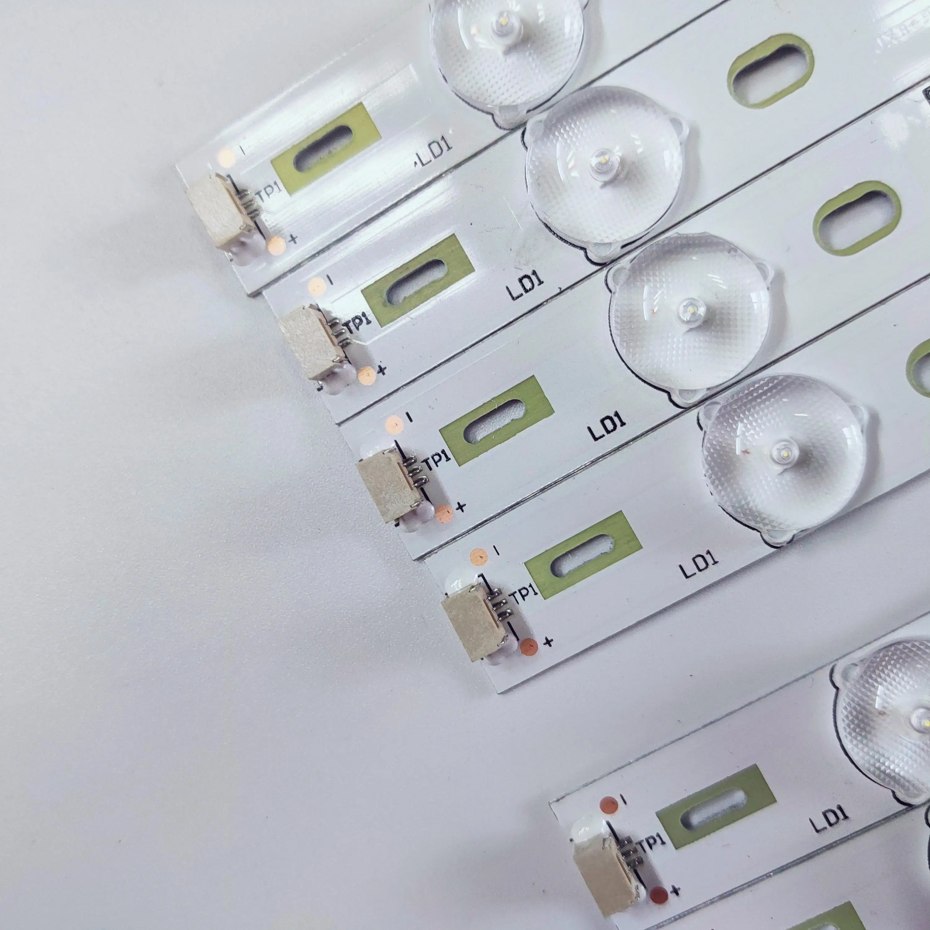 

TCL L50F3800A Led Backlight T0T-50D2700-8X5-3030C-5S1P 4C-LB500T-YH2 TCL-ODM-55-D1500-8X5-3030C-V1