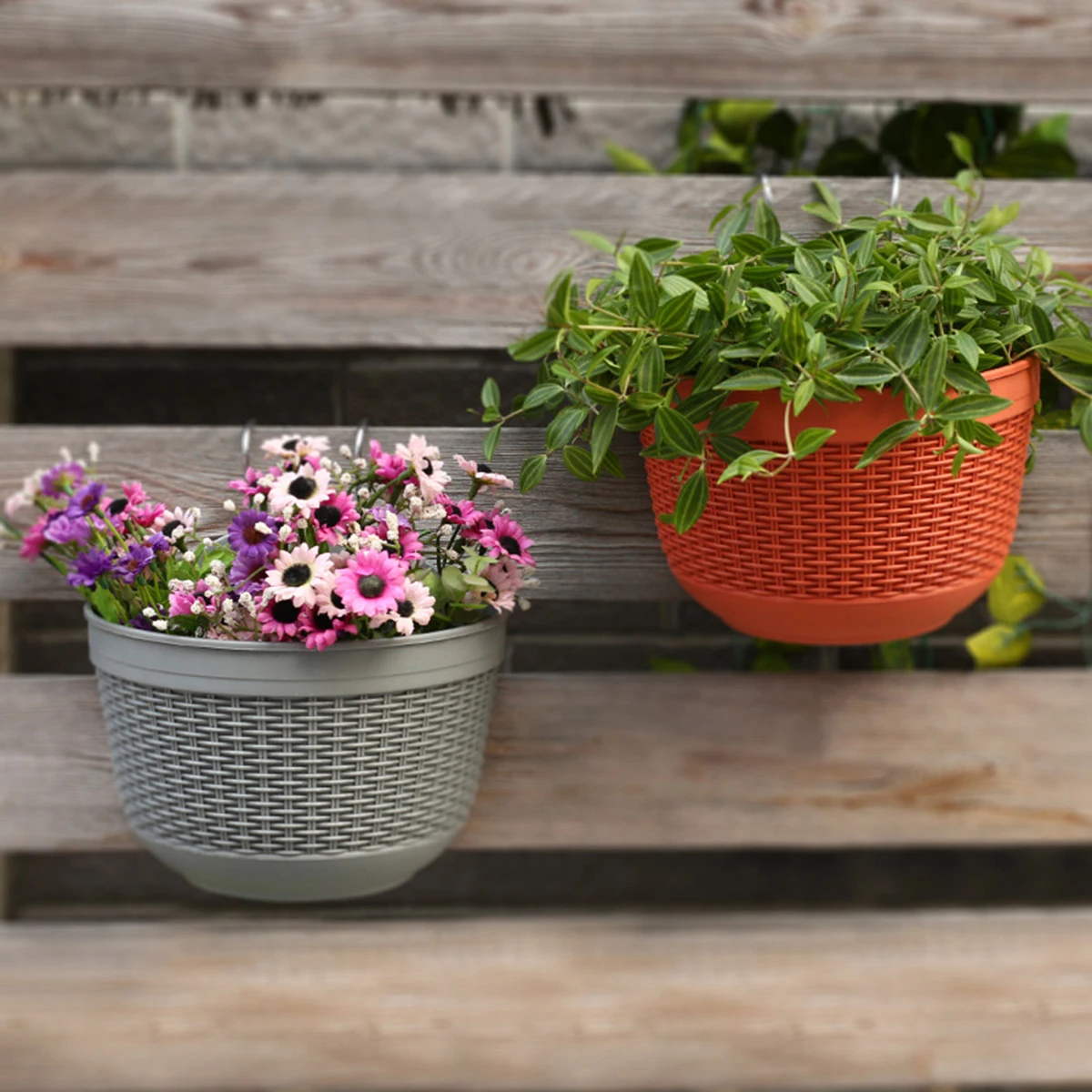 

Environment-friendly Wall-mounted Flower Pot, Imitation Rattan Weaving Semi Circular Flowerpot for Balcony and Garden