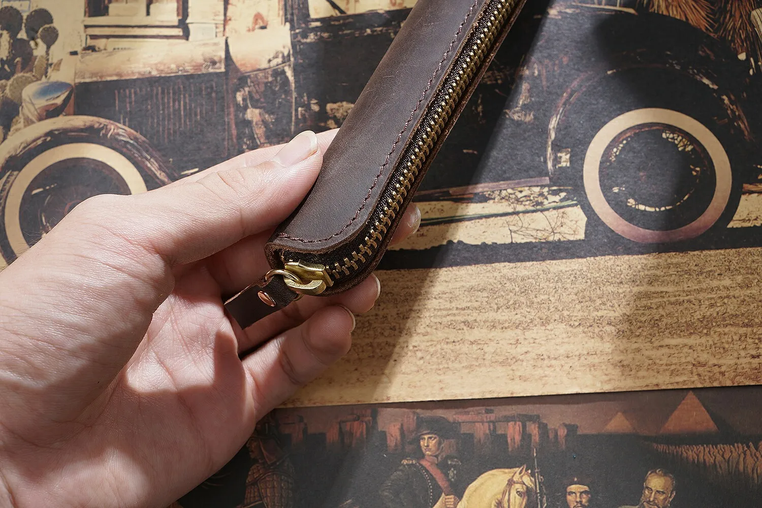 Genuine Leather Zipper Pen Bag Mini Small Pencil Case Apple Electronic Writing Pen Protective Sheath Creative Vintage Style