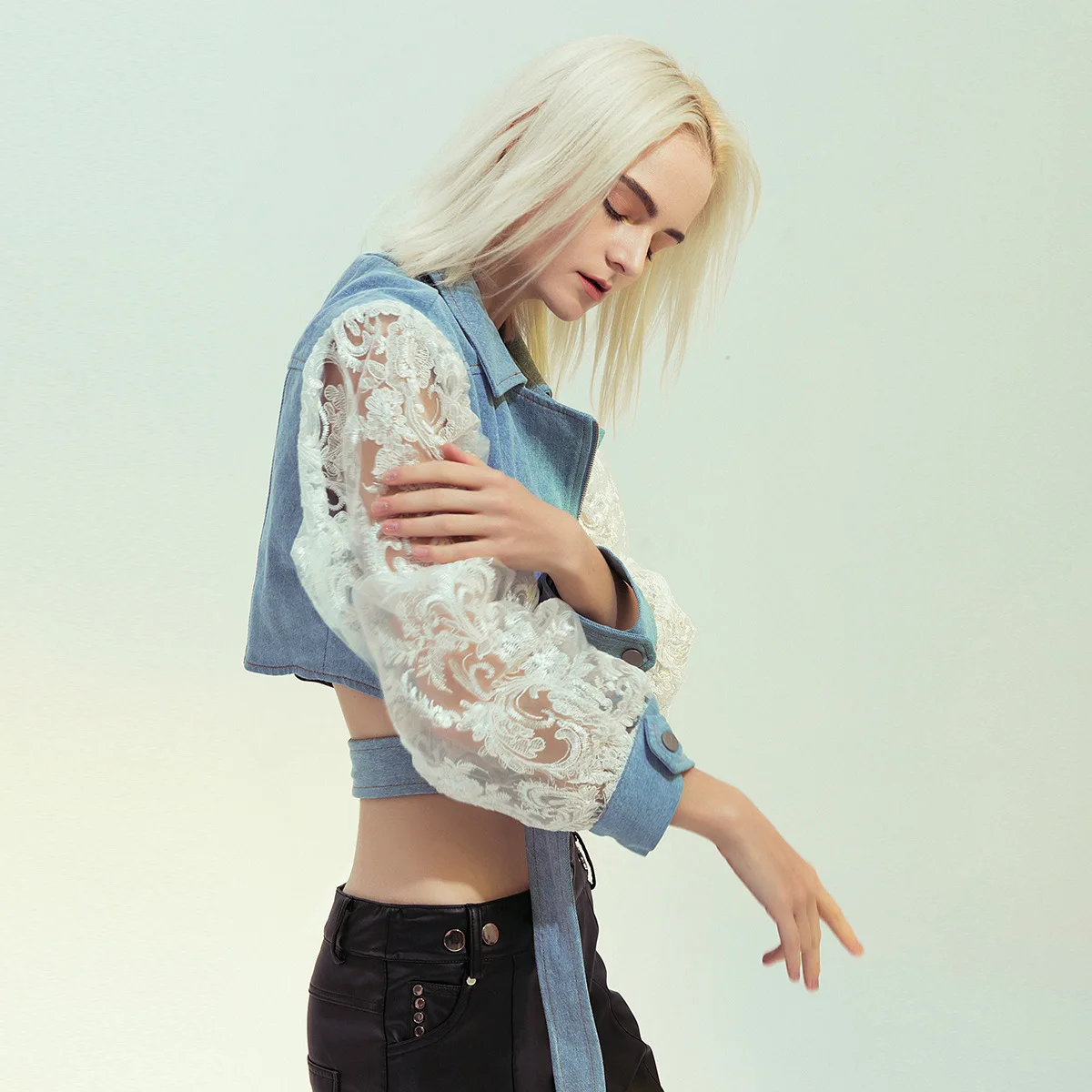 

Women New Perspective Sexy Lace Stitching Long Sleeve Denim Zipper Design Short Street Style Cropped Jacket Coat Female