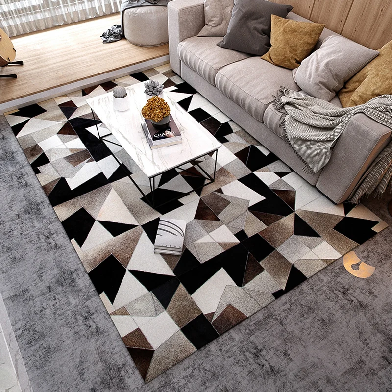 Ковер из натуральной воловьей кожи с треугольниками черный белый и серый цвета |