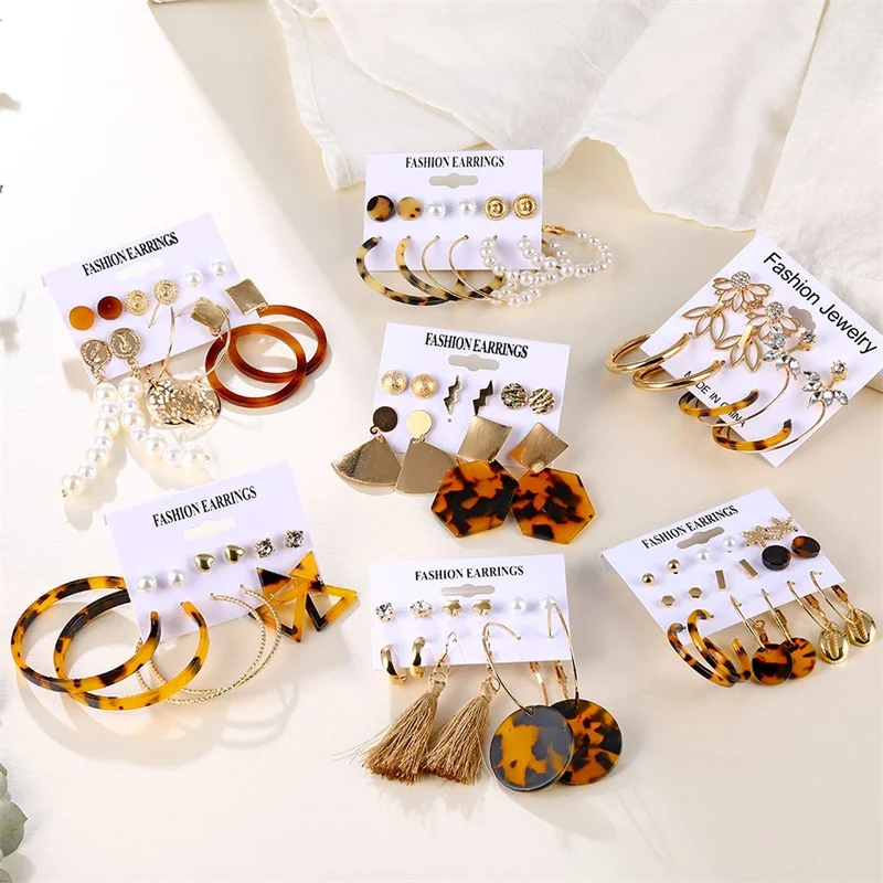 Женские серьги-гвоздики с геометрическим рисунком | Украшения и аксессуары