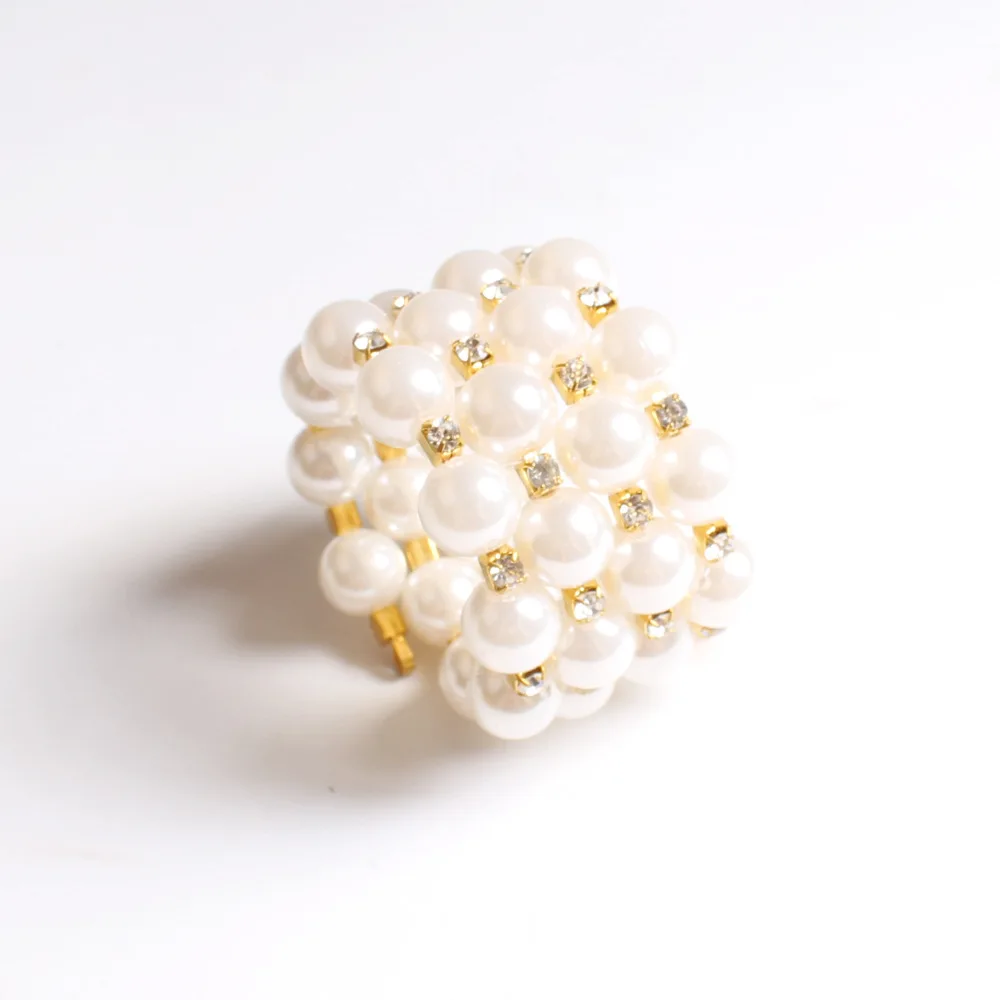 

10pcs Creative Pearl Napkin Buckle Accessories European High-end Table Setting Decoration Cloth Ring