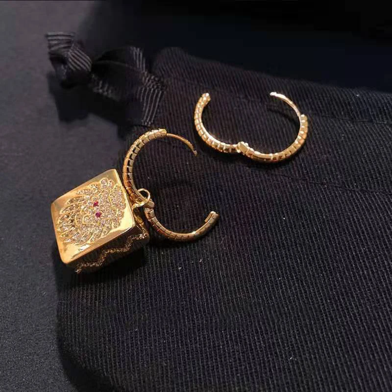 

Fashion High Jewelry New European And American Square Lion Head Asymmetrical Ladies Golden Earrings Female Romantic Jewelry