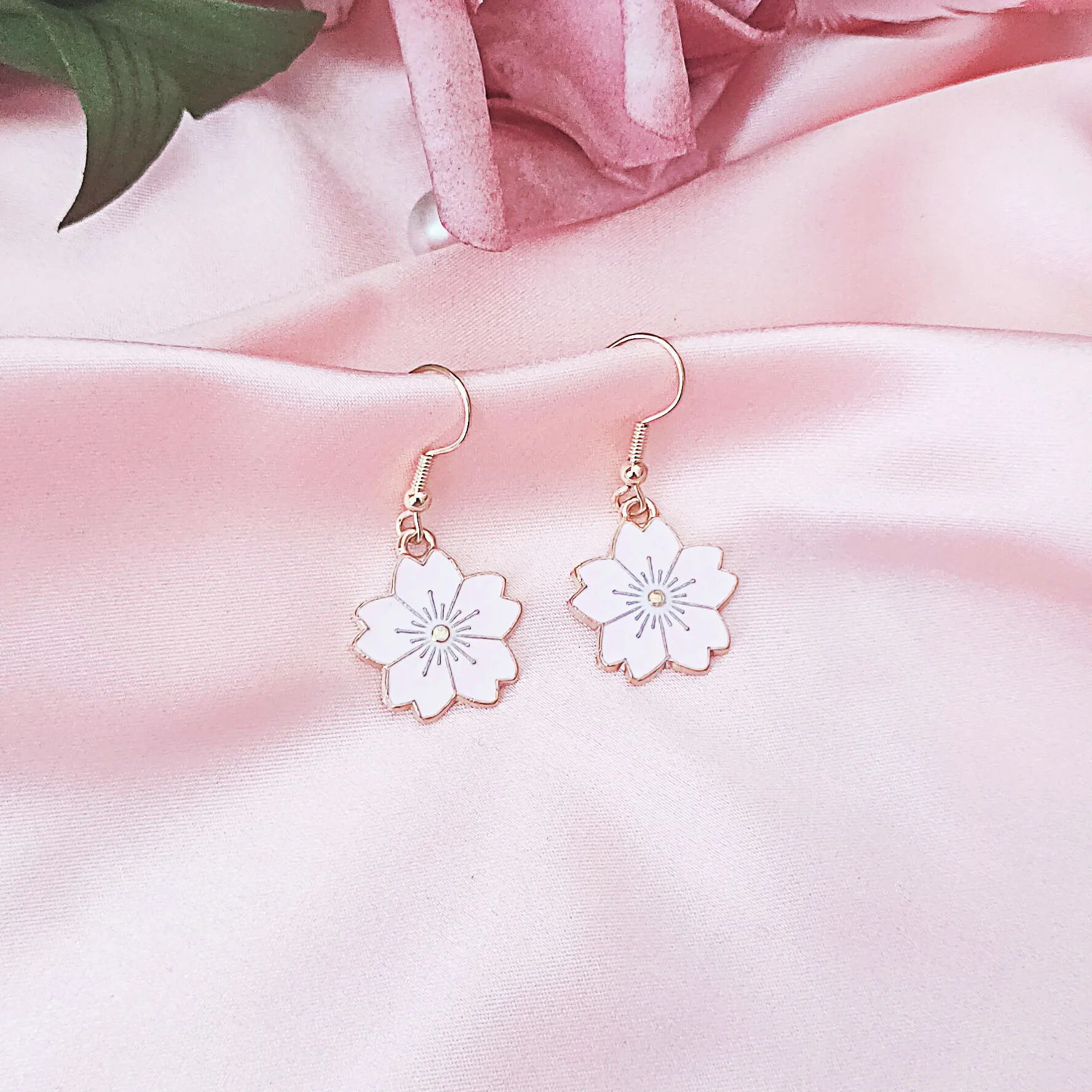 

Korean Cute Flower Dangle Earrings For Women Girls Fashion Metal Accassories Boucle d'oreille Statement Drop Earring Jewelry