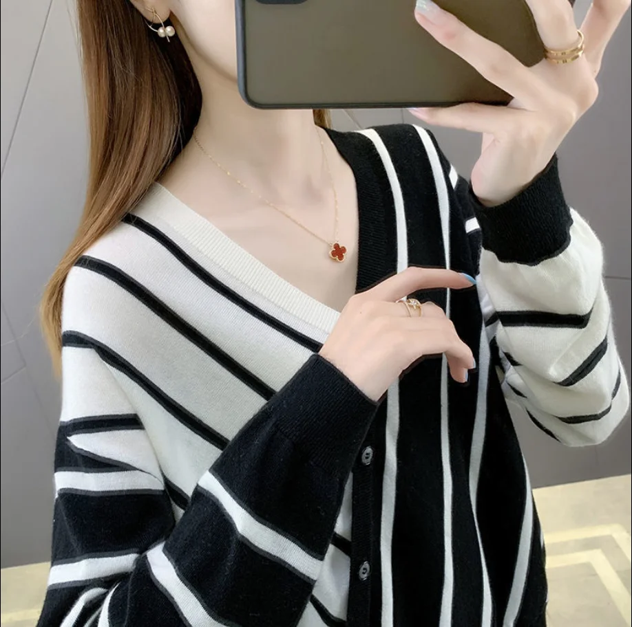 

Loose and slim new spring knitted base coat women's V-neck striped oversized top sweater