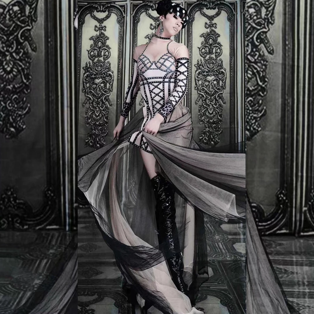 

Сетчатое длинное платье со шлейфом для певицы, с принтом, с заклепками, для дня рождения