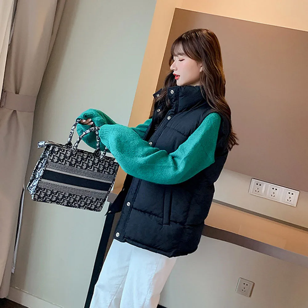 Женский стеганый жилет с воротником стойкой однотонный карамельных цветов на